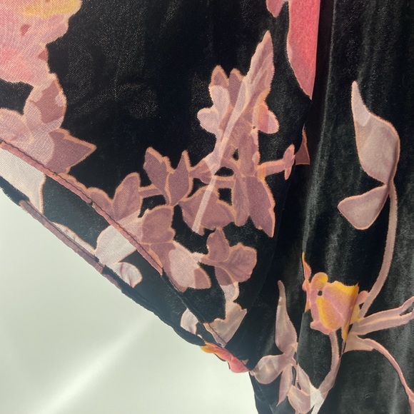 Woven heart black velvet flocked burnout fall tones duster drape close front - Picture 11 of 16